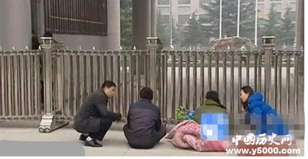 民生新闻：济南一20岁学生跳楼身亡