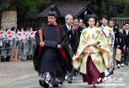 日本最早的天皇是中国人？
